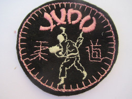 Sport/ Arts Martiaux/ Ecusson Ancien /JUDO / Avec Idéogrammes Japonais/ Vers 1960-1970         ET359 - Patches