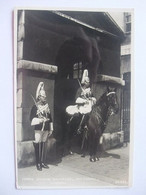 R98 Postcard London - Horse Guards Sentries, Whitehall - 1956 - Whitehall