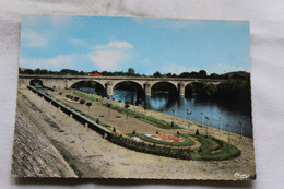 Cpm, Pont Du Château, Jardin Des Armes De La Ville, Puy De Dôme 63 - Pont Du Chateau