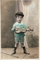 Portrait: Jeune Garçon Au Violon (corde Cassée) Carte Colorisée M.F. Série 827 - Collections, Lots & Séries