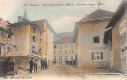 THEYS (Isère) - L'Entrée Du Village Et La Mairie - Café De L'Avenue & Café De Sert - Vallée Du Graisivaudan - Theys