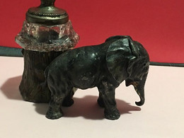 Ancien Encrier En Bronze (éléphant Et Son Arbre ) - Inkwells