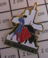 613c Pin's Pins / Beau Et Rare / SPORTS / CORRIDA TORO TORERO B MARSELLA VACHE TAUREAU - Feria - Corrida