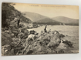 CPA - 83 - CAVALAIRE - Sur - MER - Rochers Et Falaises Derrière La Jetée - Cavalaire-sur-Mer