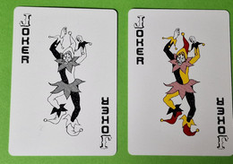 Lot 2 Cartes à Jouer - JOKER Couleur Et Noir & Blanc - Dos Bleu (usé) - Vers 1990 - 32 Cartes