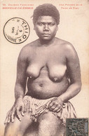CPA NOUVELLE CALÉDONIE - Une Popinée De La Tribu De Tomo Seins Nus - RARE - Cachet Thio 1910 - - Nieuw-Caledonië