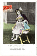 Enfants : Scène : Couple D'enfants : Fillette Assise Avec éventail : Enfant Déguisés " Elle A L'air D'une Grande Dame " - Scènes & Paysages