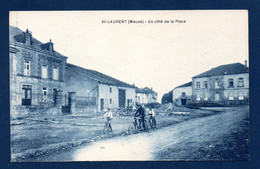 55. Saint-Laurent Sur Othain. Un Côté De La Place. Enfants à Vélo - Other & Unclassified