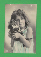 XA1149  JEUNE FILLE  FILLETTE , ENFANT, GIRL , FAMOUS GRETE REINWALD SHOWING HER PUSSYCAT BIG IMAGE RPPC - Portraits