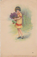 Fillette (en Tenue Mode Années 1930) Au Gros Bouquet De Violettes Tenant Un Paquet-cadeau - 1900-1949