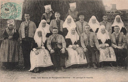 CPA NOCES - Les Mariés De Plougastel Daoulas - Un Groupe De Mariés - Carte Voyagée En 1905 - Matrimonios