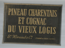 PUBLICITE, Plaque Tole , PINEAU CHARENTAIS ET COGNAC DU VIEUX LOGIS, Ets. Héraud Et Cie, St André De Lidon, Frais Fr 8 € - Tin Signs (vanaf 1961)