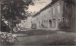 CPA - 26 - La COUCOURDE - Le Village - Voiture - Other & Unclassified