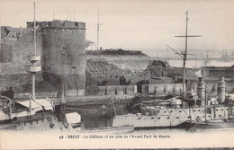 CPA - 29 - BREST - Le Château Et Un Coin De L'Avant Port De Guerre - Navire De Guerre - Brest