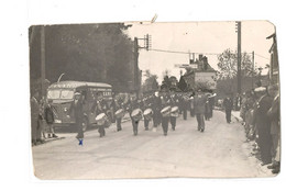 HARNES - La Fanfare Défilant à VEULES LES ROSES En 1953 - Harnes