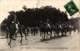 CPA PARIS Le Landau Du Président De La République (305571) - Recepties