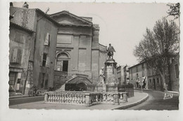 Eyguières (13) : L'église Prise De La Place Du Monument Aux Morts En 1960 (animé) PF. - Eyguieres