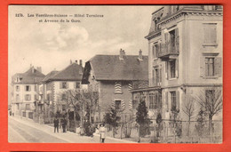 ZSI-33 Les Verrières-Suisses Hotel Terminus Et Avenue De La Gare TRES ANIME. Mention Au Dos : 1910. NC. Bous 1175 - Les Verrières