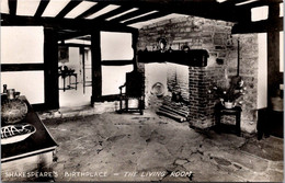 (1 M 24) VERY OLD - (b/w) Shakespeares's Birthplace - The Living Room - Stratford Upon Avon