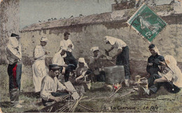 CPA MILITARIAT - En Campagne - Le Café - Colorisée - Guerre 1914-18