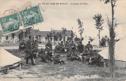 CPA MILITARIAT - LA VIE CAMP DE MAILLY - La Soupe Du Poste - Casernas