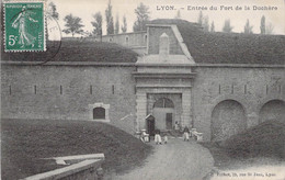 CPA France - Rhône -Lyon - Entrée Du Fort De La Duchère - E. Puthet - Oblitérée 11 Juin 1911 - Animée - Pont Levis - - Otros & Sin Clasificación