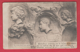 Audregnies 1916 - Médaillons Modelés Sur Le Talus .... - Carte Photo, Document Unique ( Voir Verso ) - Quievrain