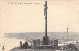 CPA France - Seine Maritime -  Le Tréport - Le Calvaire - C. L. C. - Oblitérée - Croix - Christ - Animée - Côte - Le Treport