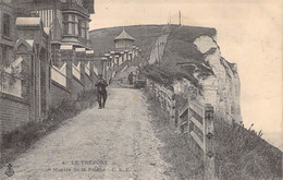 CPA France - Seine Maritime -  Le Tréport - Montée De La Falaise - C. L. C. - Animée - Escaliers - Oblitérée 1904 - Le Treport