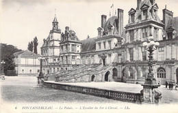 CPA France - Seine Et Marne - Le Palais - L'Escalier Du Fer à Cheval - L. L. - Animée - Dos Vert - Architecture - Fontainebleau