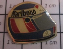 612a Pin's Pins / Beau Et Rare / SPORTS / CASQUE PILOTE F1 FORMULE 1 MARLBORO - Automovilismo - F1