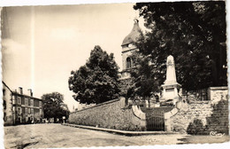 CPA St-GERVAIS-d'Auvergne (P.-de-D.) - Le Monument Aux Morts (244953) - Saint Gervais D'Auvergne