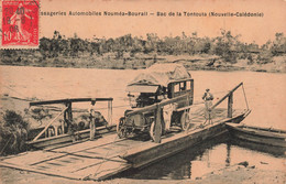 CPA NOUVELLE CALEDONIE - Messageries Automobiles Noumea Bourail - Bac De La Tontouta - Voiture Ancienne - Nuova Caledonia