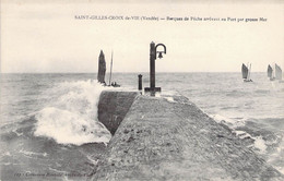 CPA France - St Gilles Croix De Vie - Barques De Pêche Arrivant Au Port Par Grosse Mer - Coll. Boutain Croix De Vie - Saint Gilles Croix De Vie