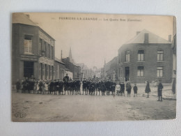 FERRIERE-LA-GRANDE - Les Quatre Bras Carrefour ( Achille Est Localisé Sur La Photo  ) - Louvroil