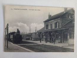 FERRIERE-LA-GRANDE - Les Quais De La Gare - Louvroil