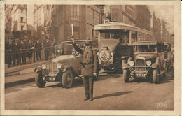 LES JOLIS COINS DE PARIS ( 10 ) , Les Grands Boulevards , L'Agent De La Porte Saint Denis , µ - Arrondissement: 10