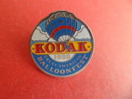 Pins  émail 1988 - Ballon Montgolfière - KODAK - BalloonFest - Creat American - - Montgolfières