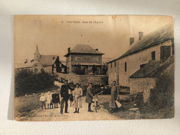 HESTRUD - Rue De L'église, Facteur - Solre Le Chateau