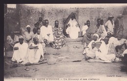 CPA - COTE D'IVOIRE - UN ALMANY ET SES VISITEURS - Côte-d'Ivoire