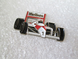 PIN'S   FORMULE 1  McLAREN  MARLBORO - F1