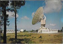 22 -PLEUMEUR BODOU -(Côtes D'Armor)  Centre De Télécommunications Par Satellites - Editions D'Art "JACK" - Pleumeur-Bodou