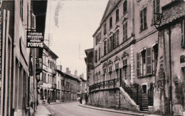 Cpsm 01 Montuel La Grande Rue, à Droite La Maison Des Princes De Condé - Montluel