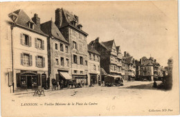 CPA LANNION - Vieilles Maisons De La Place Du Centre (230273) - Lannion