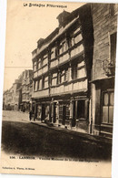 CPA LANNION - Vieilles Maisons De La Rue Des Capucins (230261) - Lannion