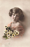 Belle Jeune Fille Femme Avec Un Bouquet De Marguerites Fleurs - Mujeres