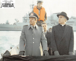 Cinéma - Photo Du Film Le Général De L'Armée Morte (Tovoli, 1983) - Marcello MASTROIANNI, Michel PICCOLI, Navire Guerre - Photos