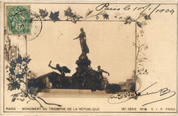 CPA Paris 11e Paris-Monument Du Triomphe De La Republique (313655) - Statues