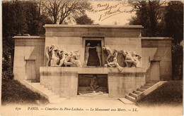 CPA PARIS 20e Cimetiere Du Pere-Lachaise - Le Monument Aux Morts (254636) - Statues