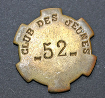 Jeton De Vestiaire Ou Consigne "Club Des Jeunes / 52" à Situer - Cloakroom Token - Monétaires / De Nécessité